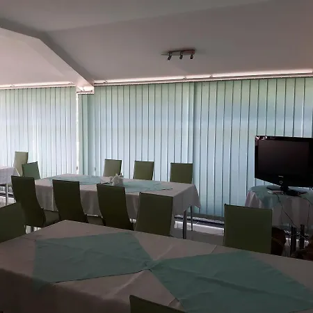 Hollywood Prenociste * Ni